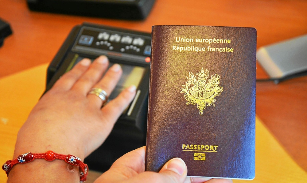 Borne pour passeport biométrique
