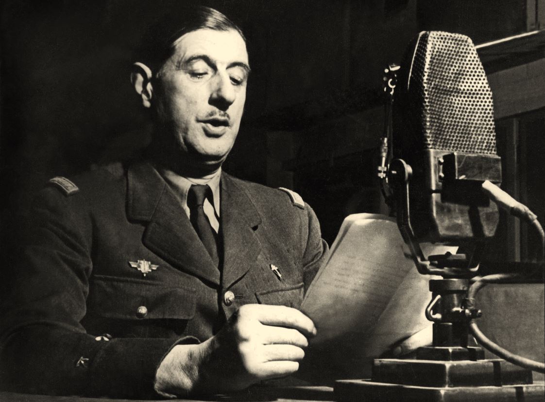 Photo du général de Gaulle au mirco de la BBC