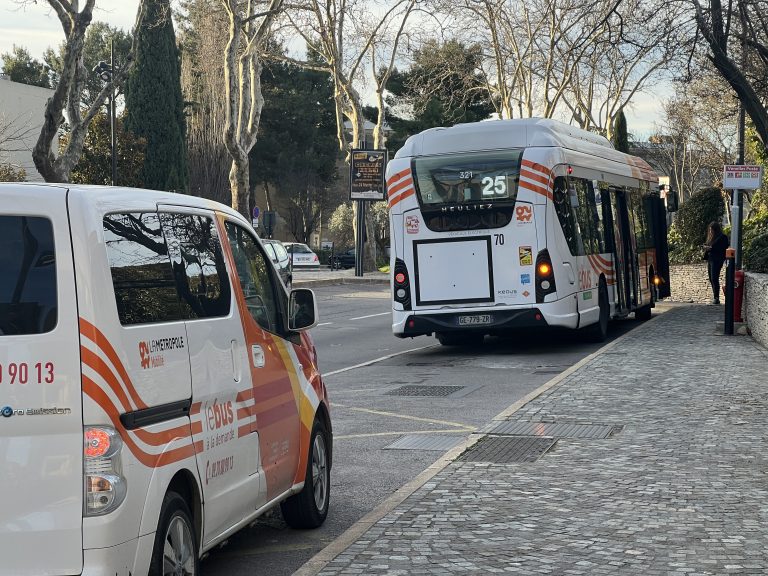 Bus et TAD à Venelles