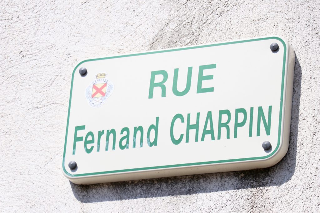 Plaque de rue Fernand Charoin