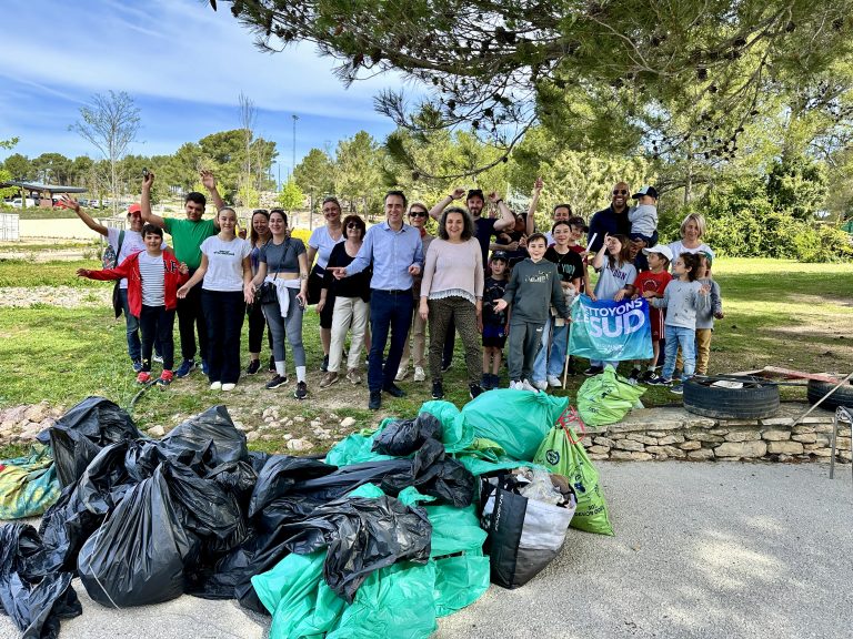 photo de l'opération Nettoyons le sud au parc des sports de Venelles