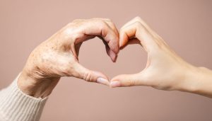 deux mains en coeur