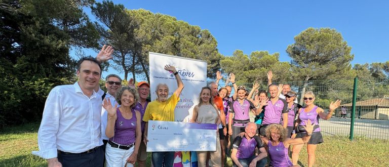 photo remise de cheque du speedy club à l'association Rêves