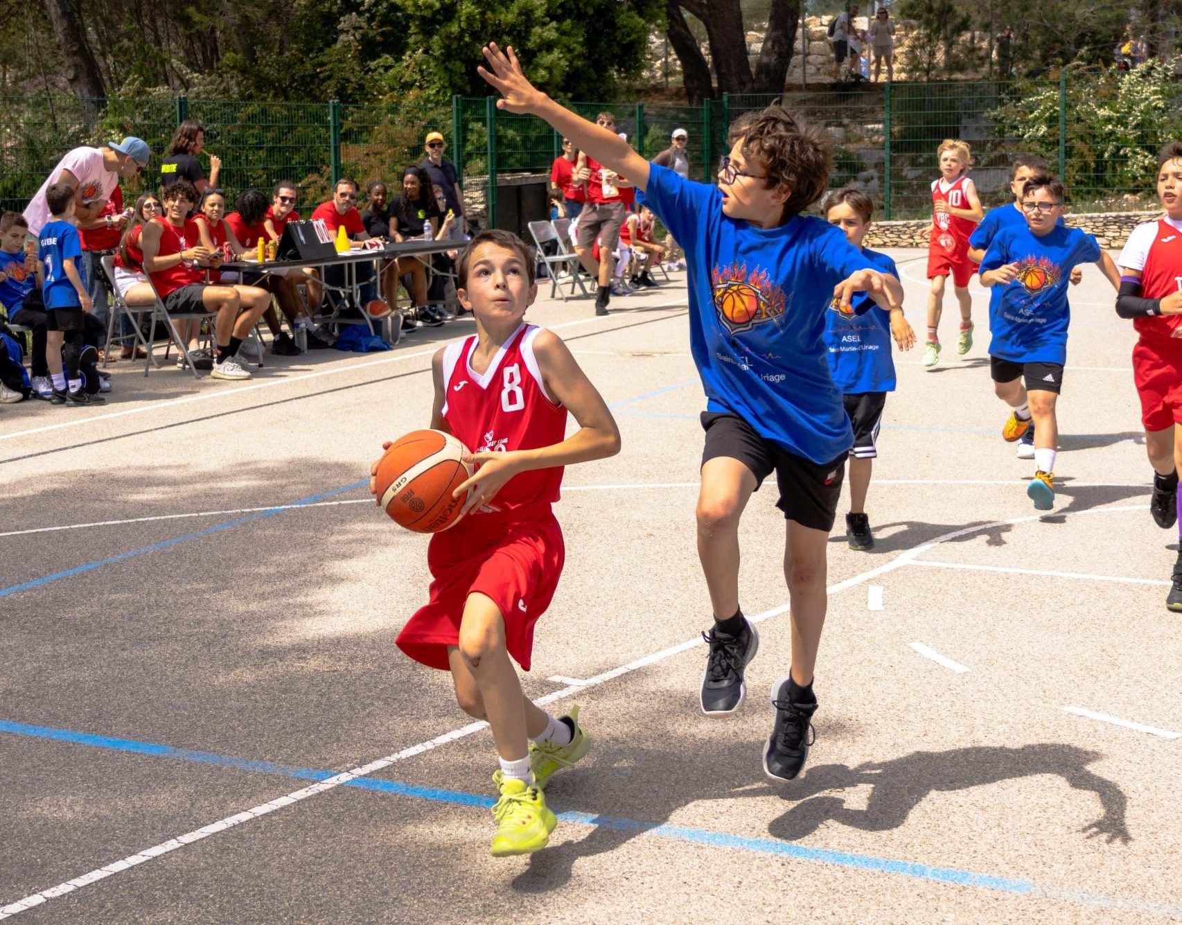 photo de joueurs de basket au parc des sports