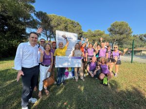 remise d'un cheque de 1000 euros à l'association Rêves