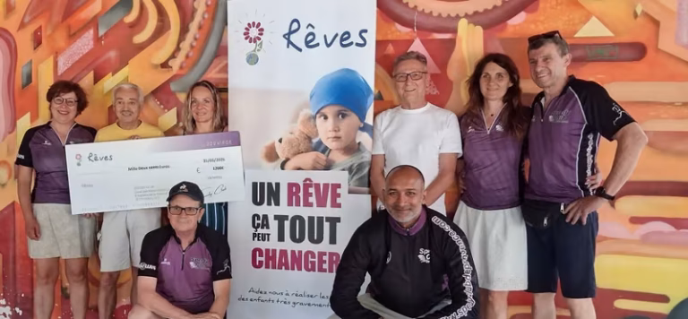 remise d'un cheque de 1200 euros à l'association Rêves par le Speedy club de Provence