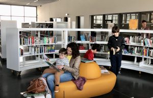 lecteurs à la médiathèque de Venelles