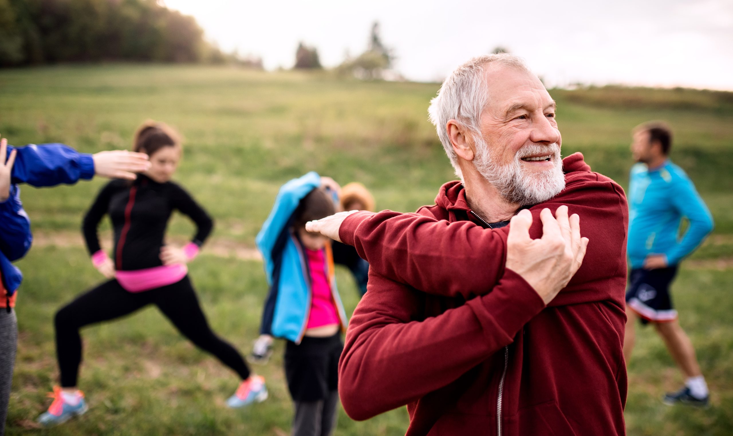 photo d'un senior en train de faire une séance de sport santé