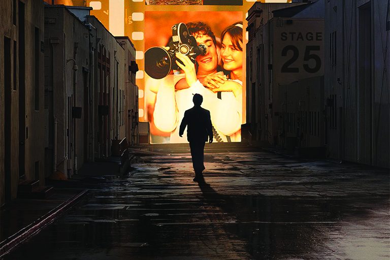 Photo représentant un personnage central en train de regarder les videos defilant sur une pellicule couleur.