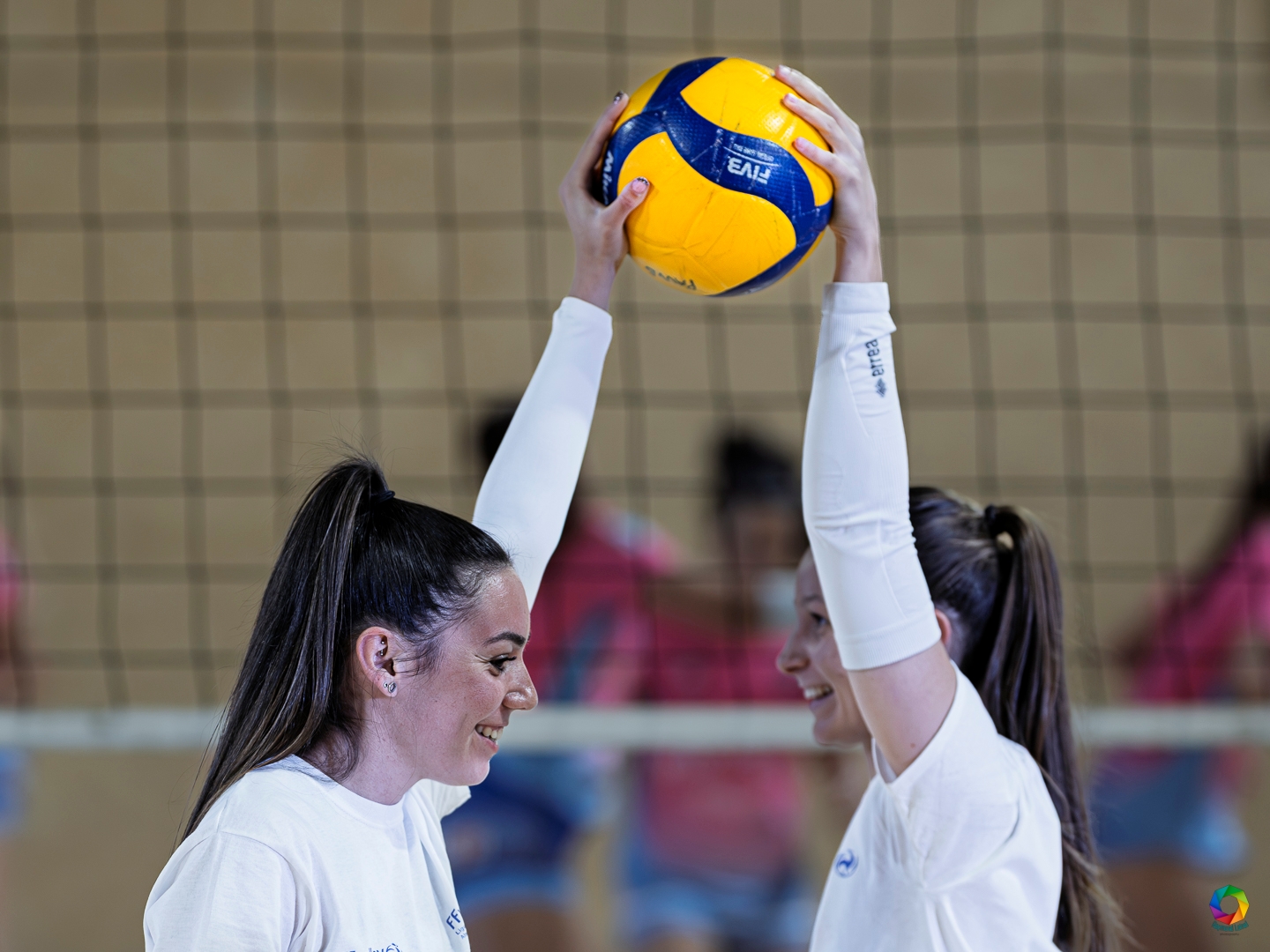 joueuses VPV avec ballon de volley