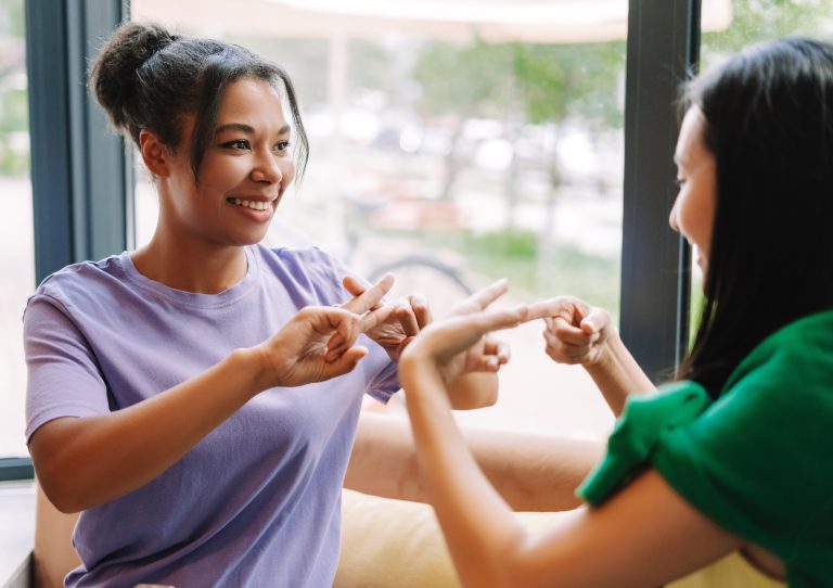 atelier langue des signes à la médiathèque de Venelles