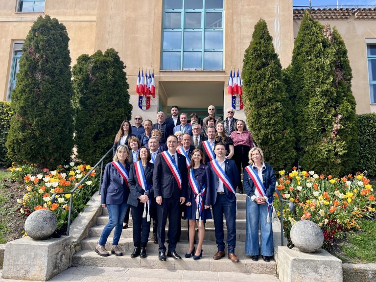 photo du nouveau conseil municipal de Venelles