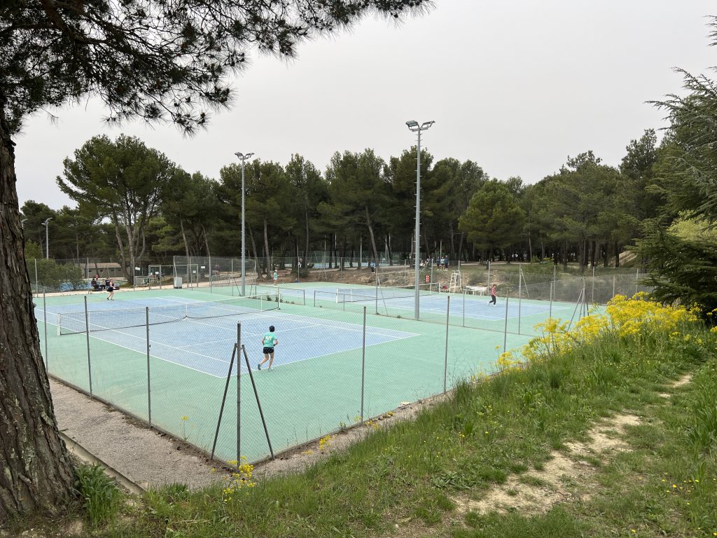 les terrains de tennis